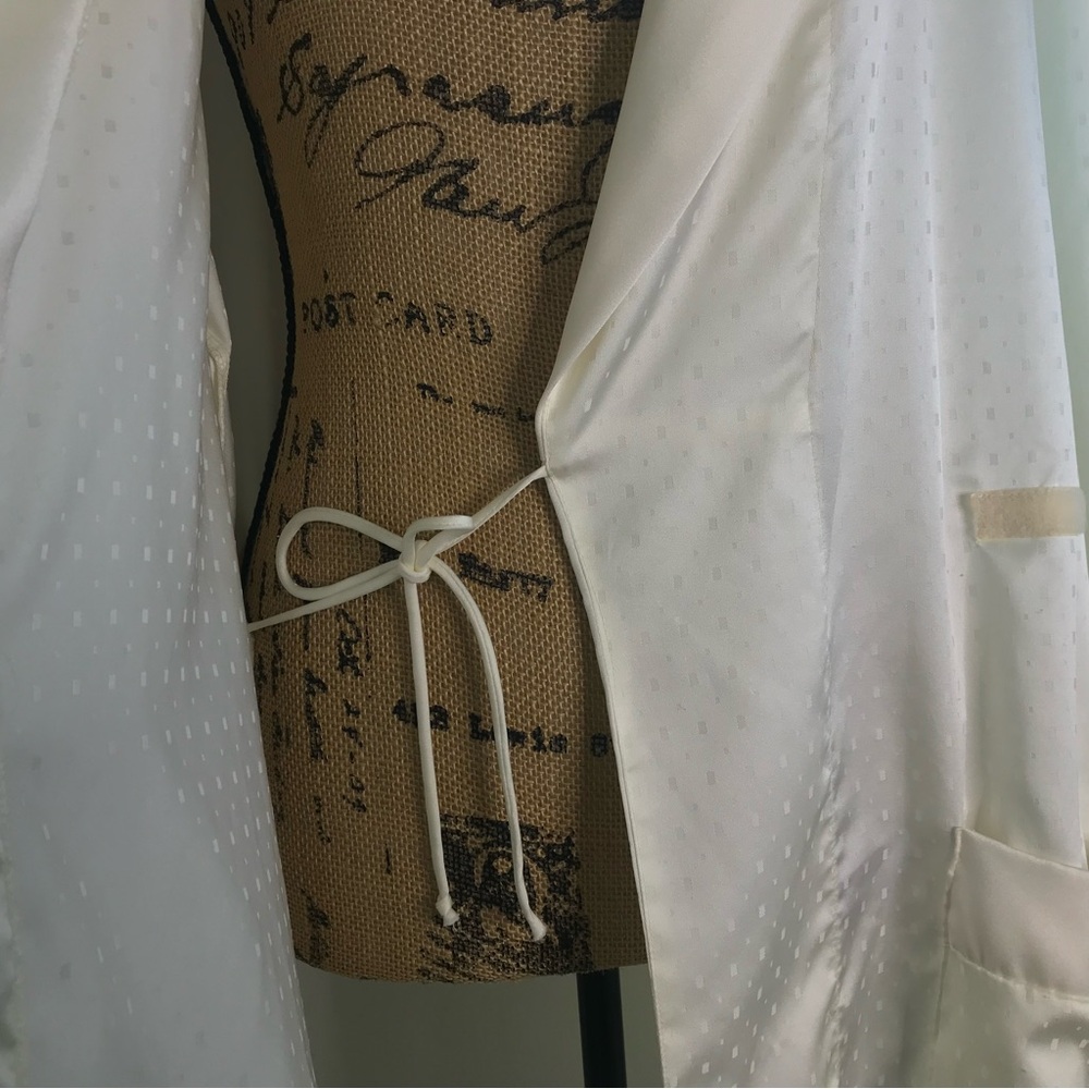 Vtg Victoria's Secret Gold Crown Label Satin Robe w/ belt Size Large Ivory 70s - Picture 11 of 13